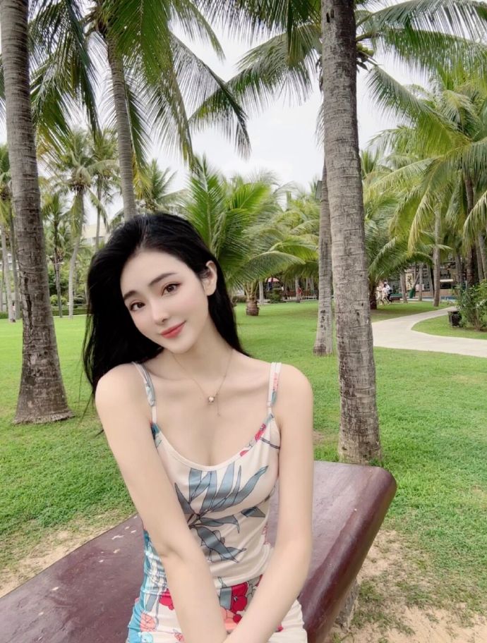 李小璐再传喜讯，疑似二胎出生，神秘父亲成谜